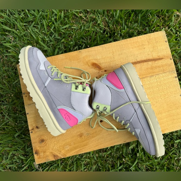 NWOB UGG®Highland High Top Heritage Hiking Boot. MSRP $120 - Picture 12 of 16